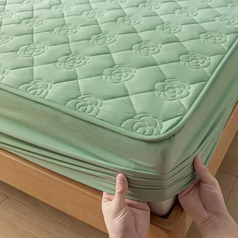 Waterproof Raw Cotton Bed Pad Protector Quilted Mattress Cover